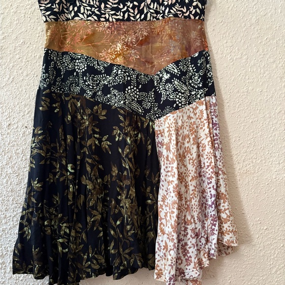 Elegant Patchwork Midi Skirt - Black and Gold - Picture 1 of 8